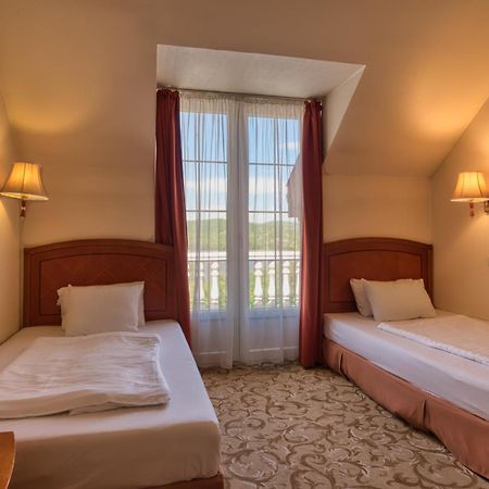Hotel Bellevue אסטרגום מראה חיצוני תמונה