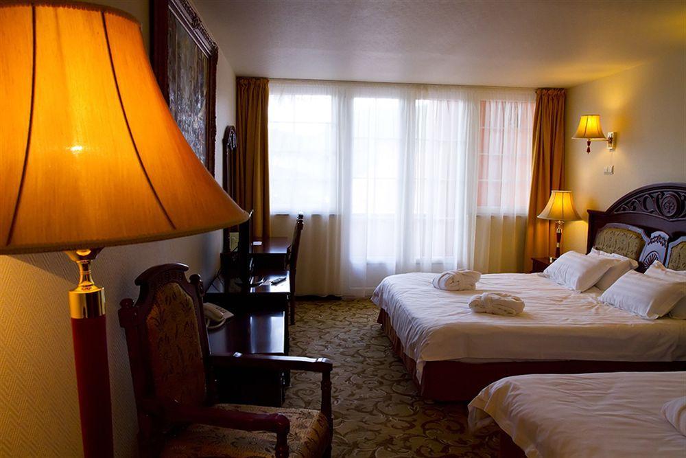 Hotel Bellevue אסטרגום מראה חיצוני תמונה