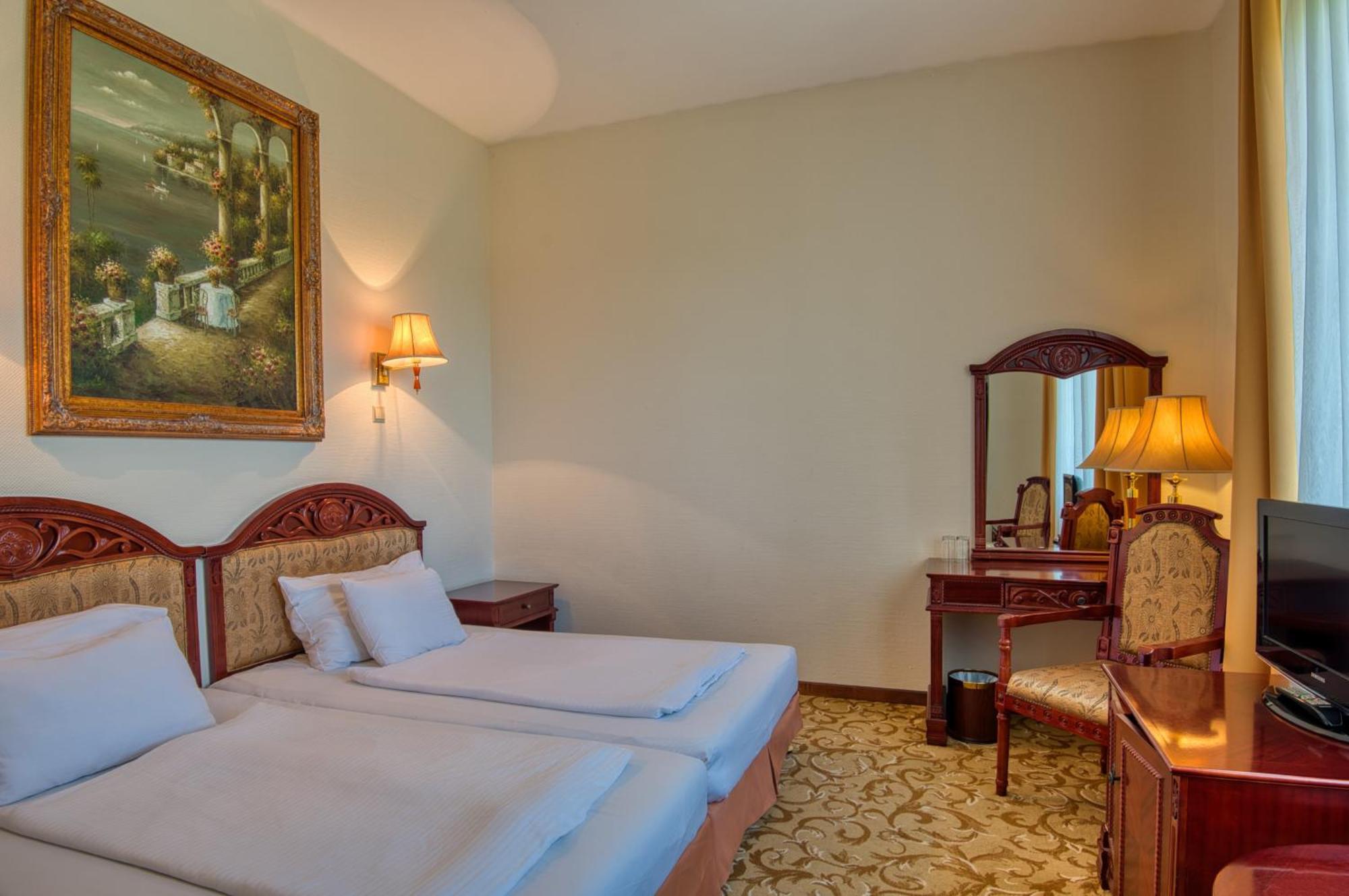 Hotel Bellevue אסטרגום מראה חיצוני תמונה