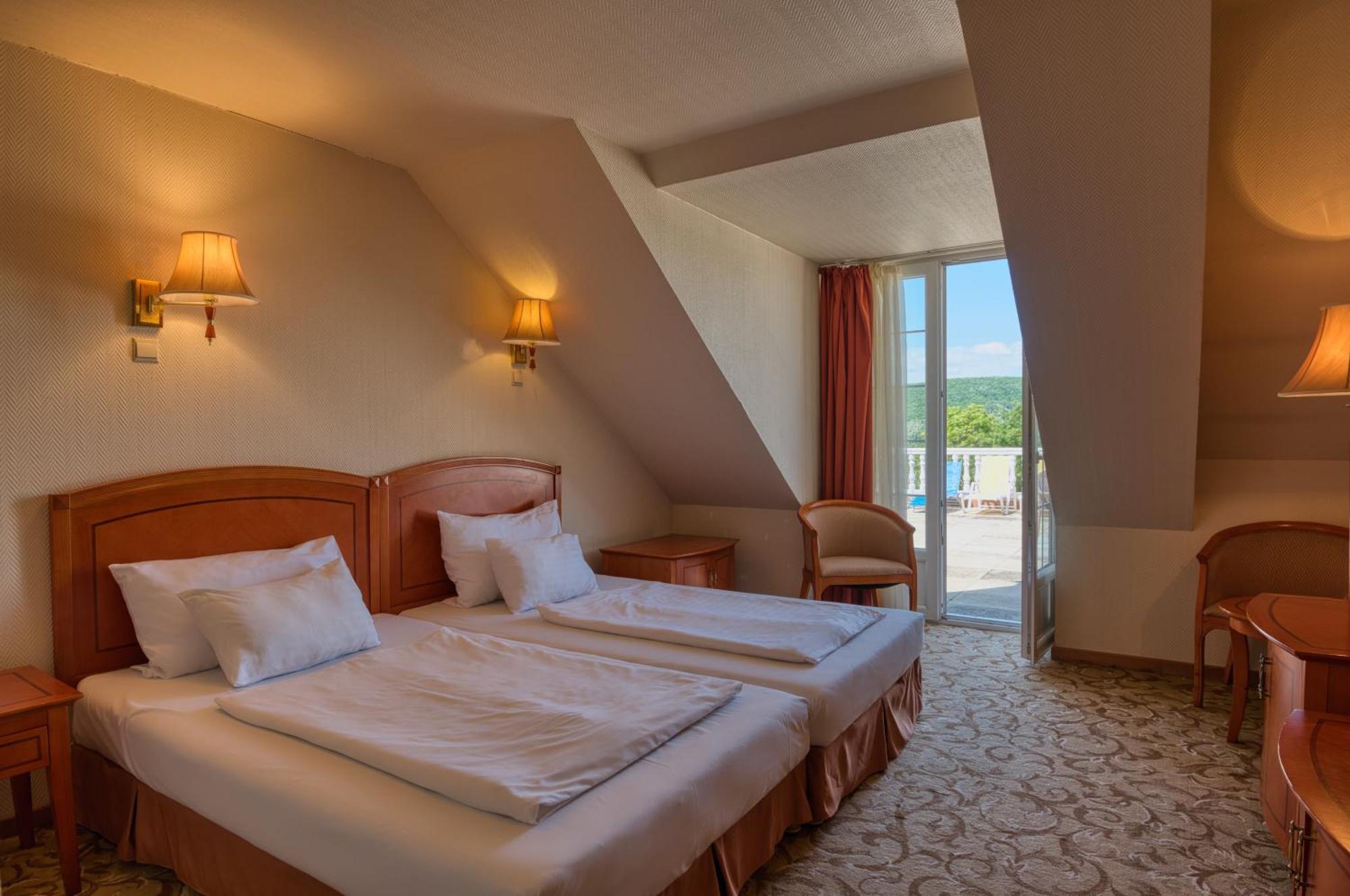 Hotel Bellevue אסטרגום מראה חיצוני תמונה