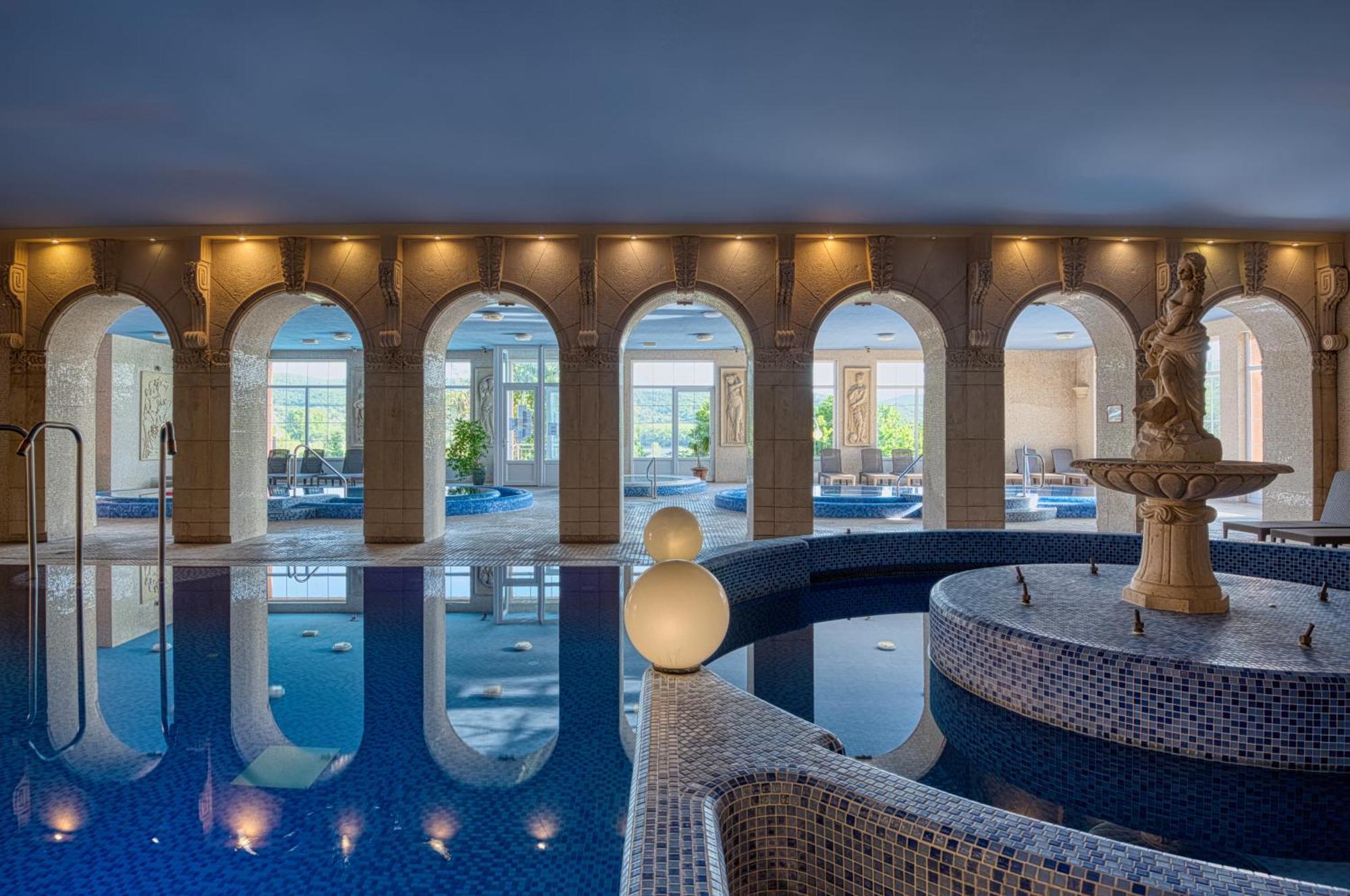 Hotel Bellevue אסטרגום מראה חיצוני תמונה
