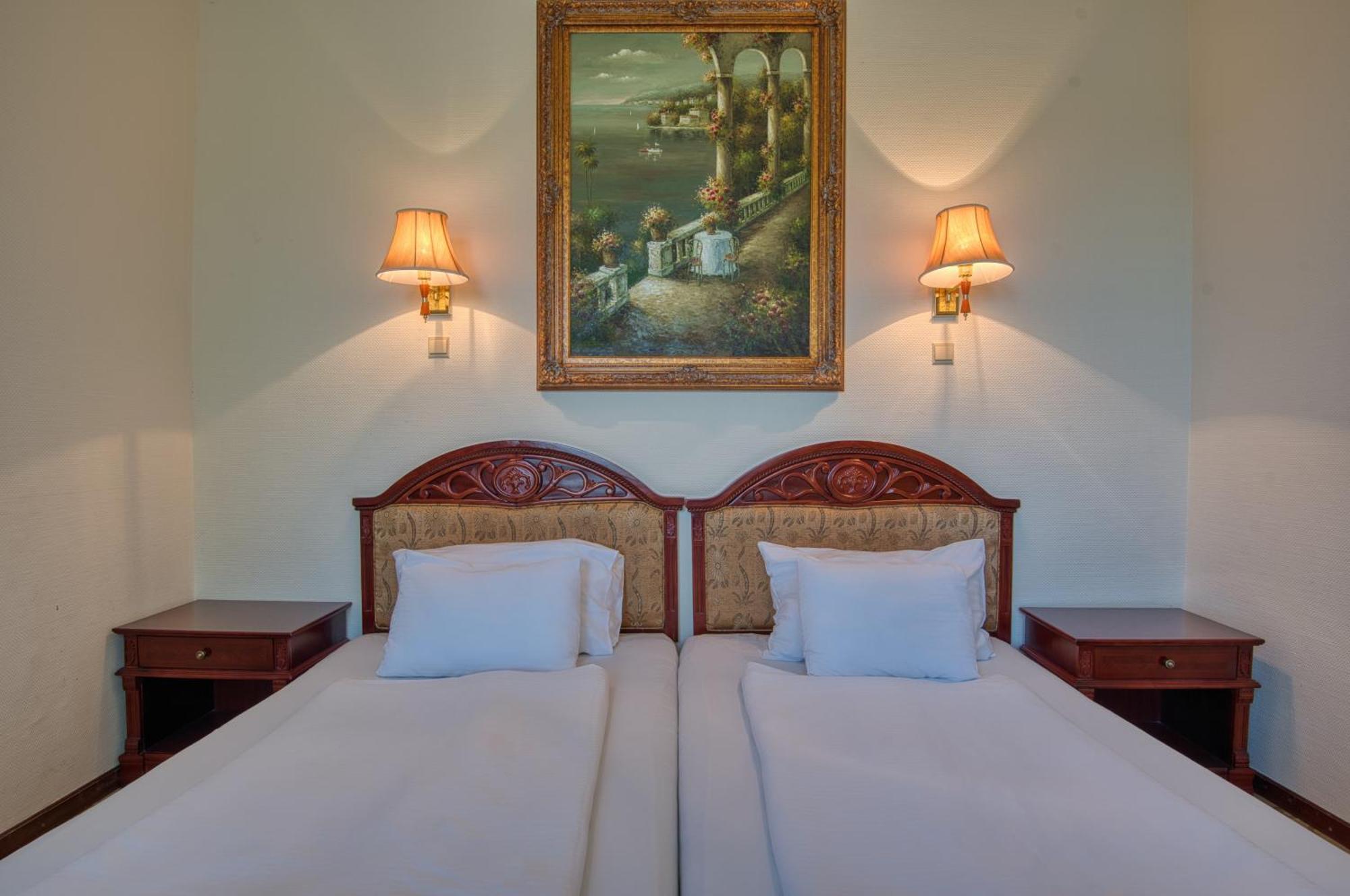 Hotel Bellevue אסטרגום מראה חיצוני תמונה