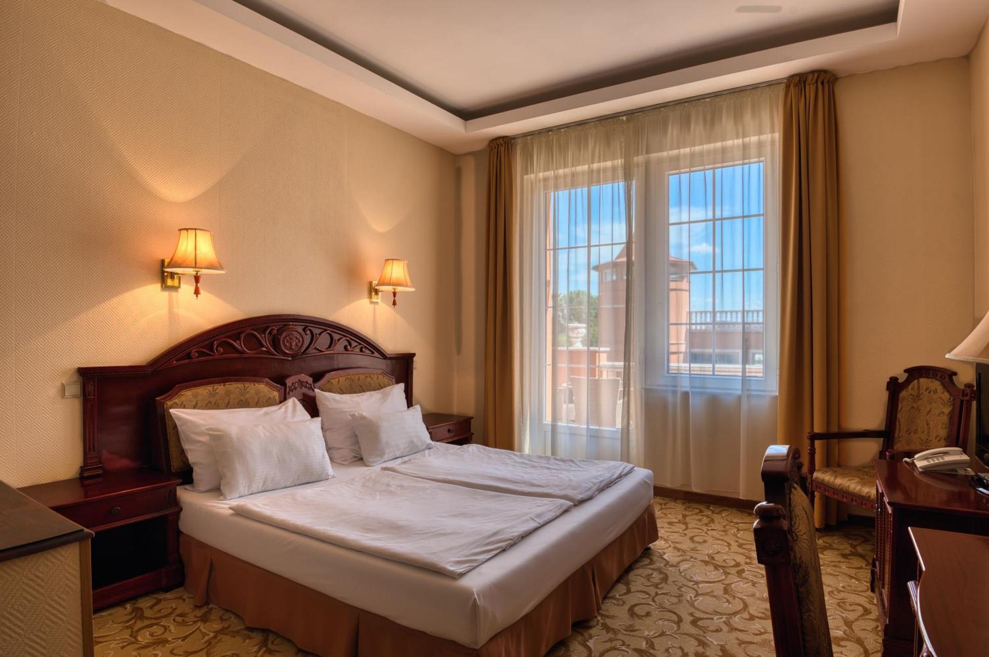 Hotel Bellevue אסטרגום מראה חיצוני תמונה