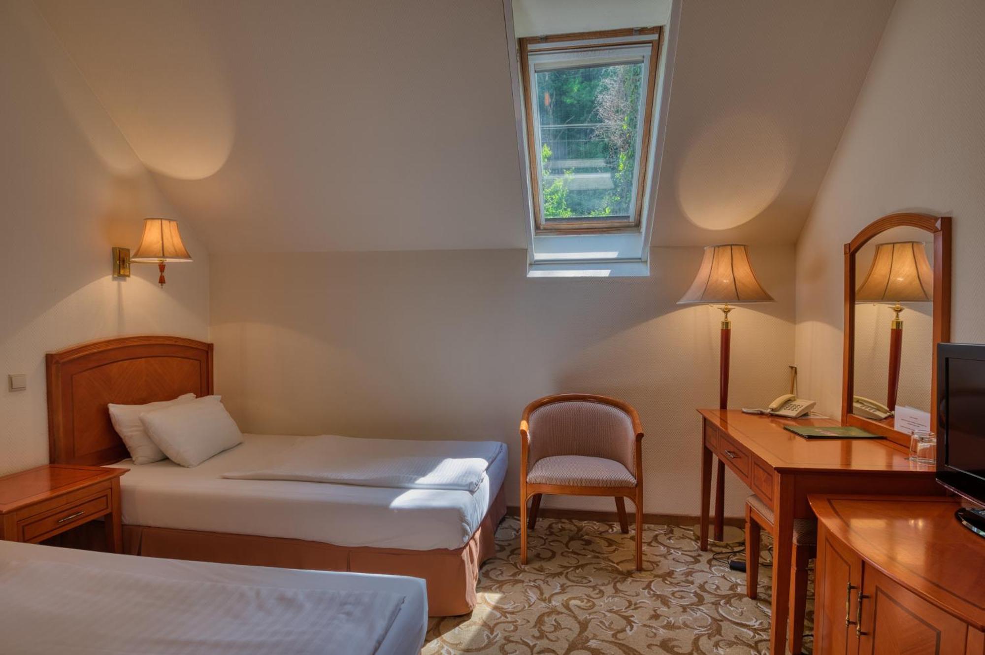 Hotel Bellevue אסטרגום חדר תמונה