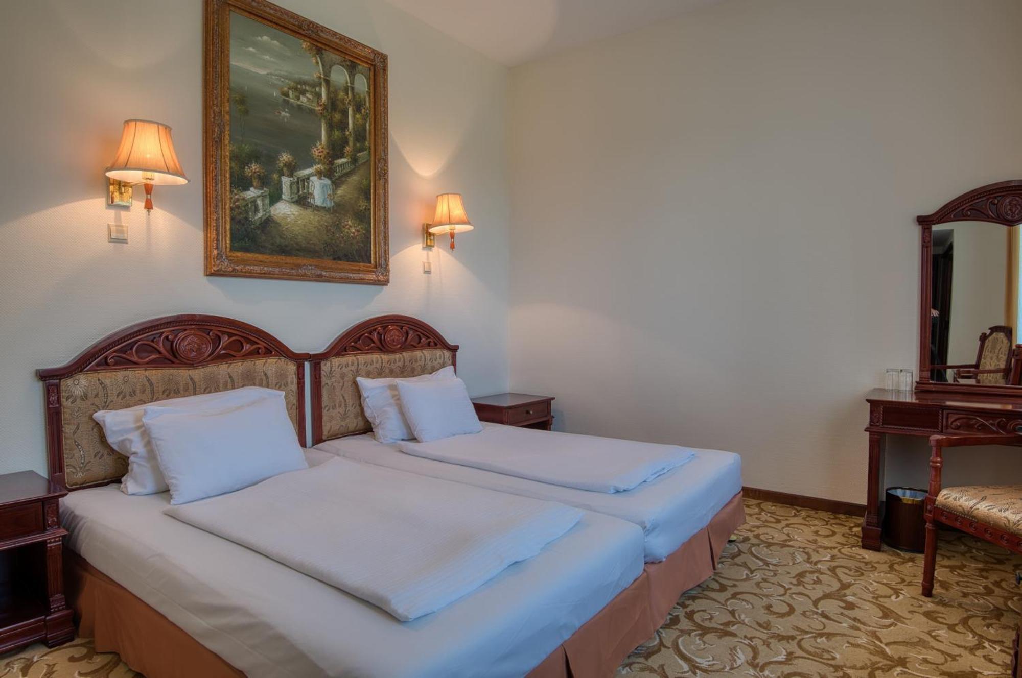 Hotel Bellevue אסטרגום מראה חיצוני תמונה