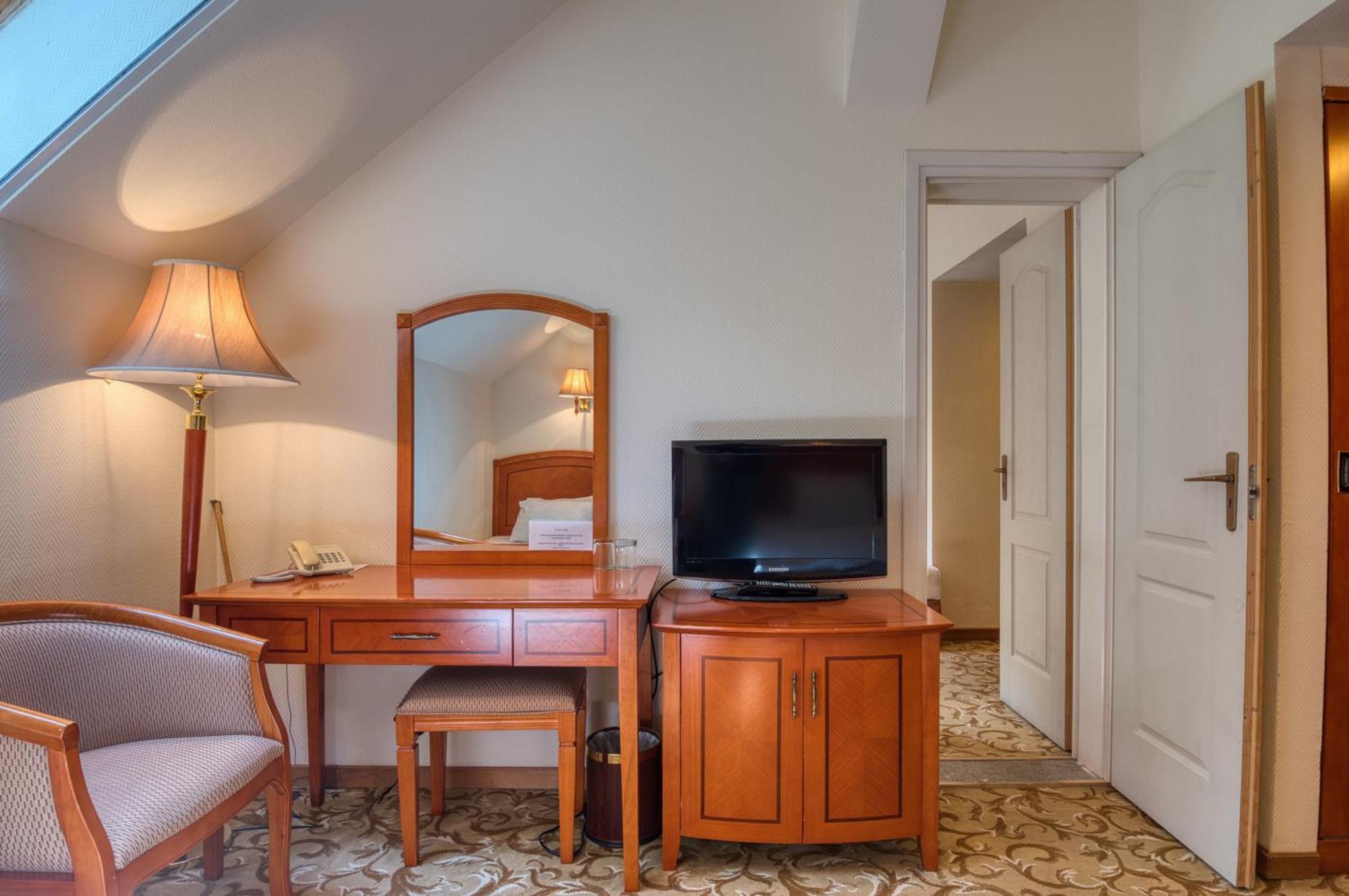 Hotel Bellevue אסטרגום מראה חיצוני תמונה