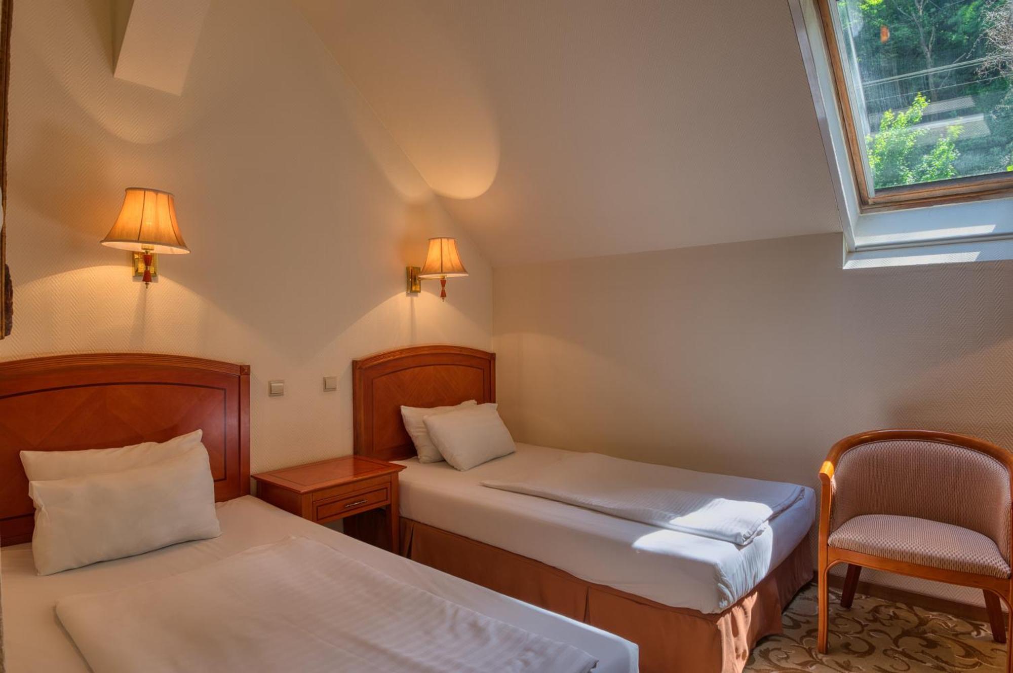 Hotel Bellevue אסטרגום חדר תמונה
