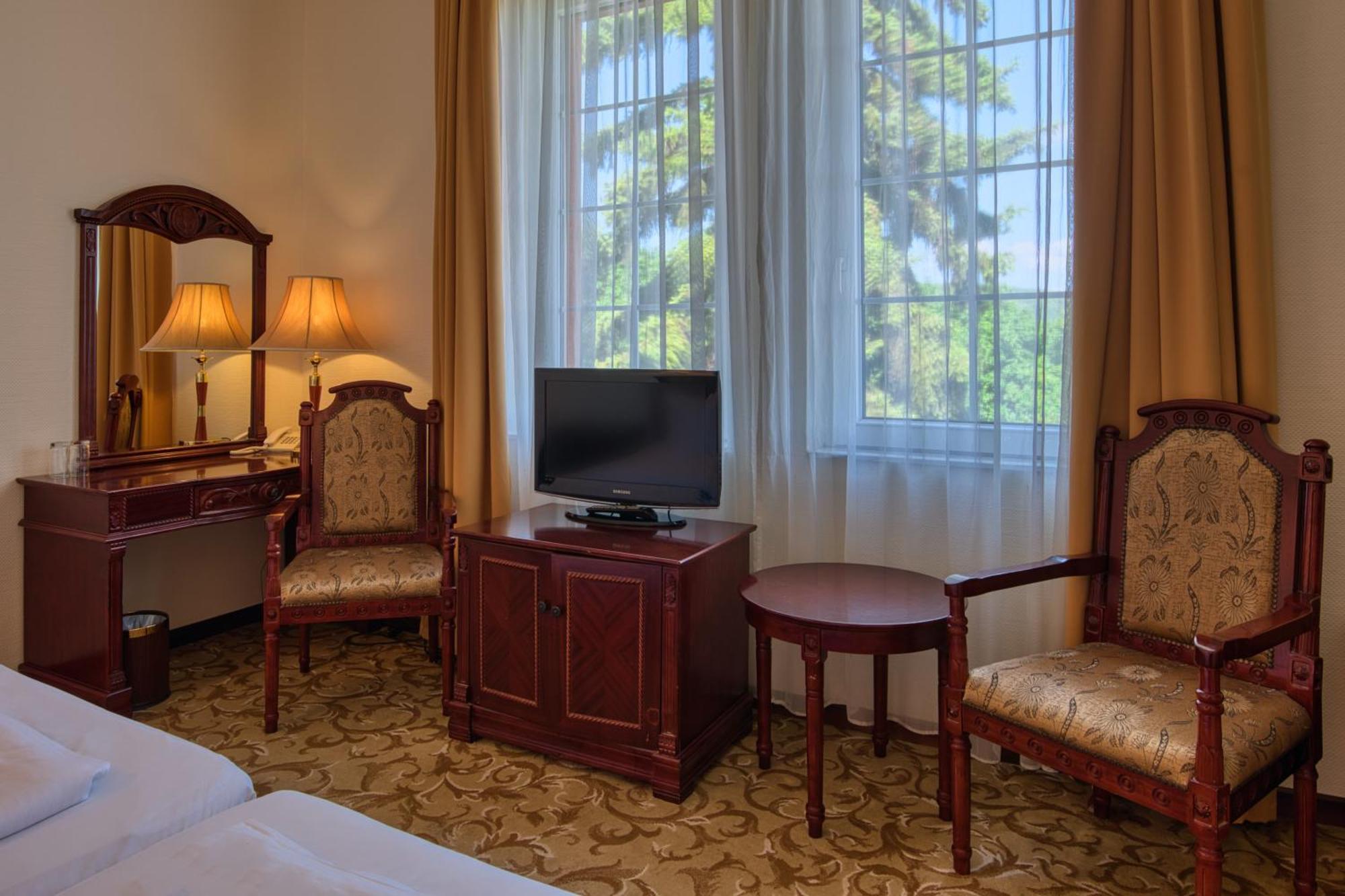 Hotel Bellevue אסטרגום מראה חיצוני תמונה