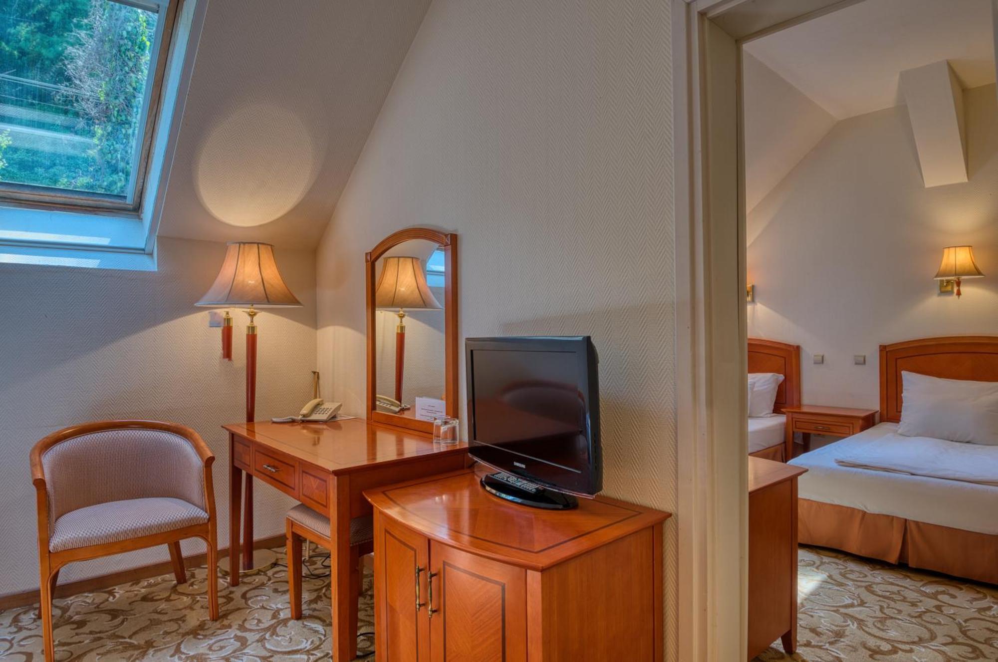 Hotel Bellevue אסטרגום חדר תמונה