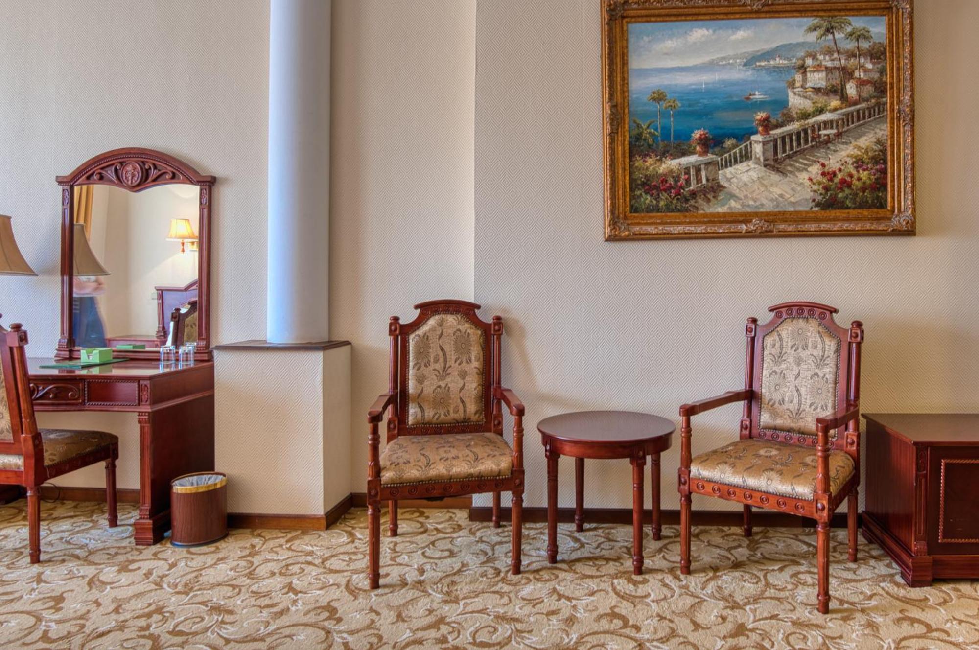 Hotel Bellevue אסטרגום מראה חיצוני תמונה
