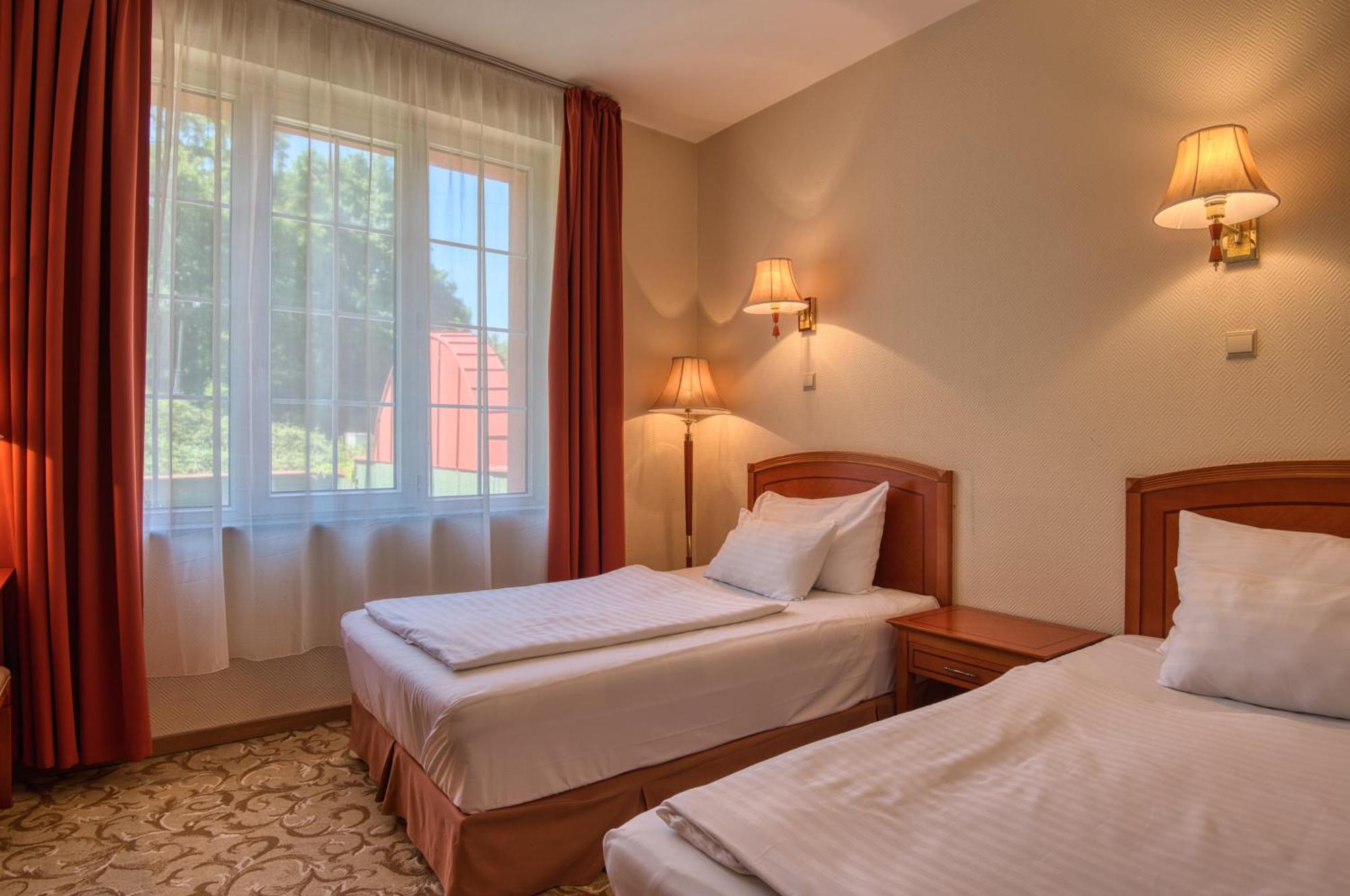 Hotel Bellevue אסטרגום מראה חיצוני תמונה