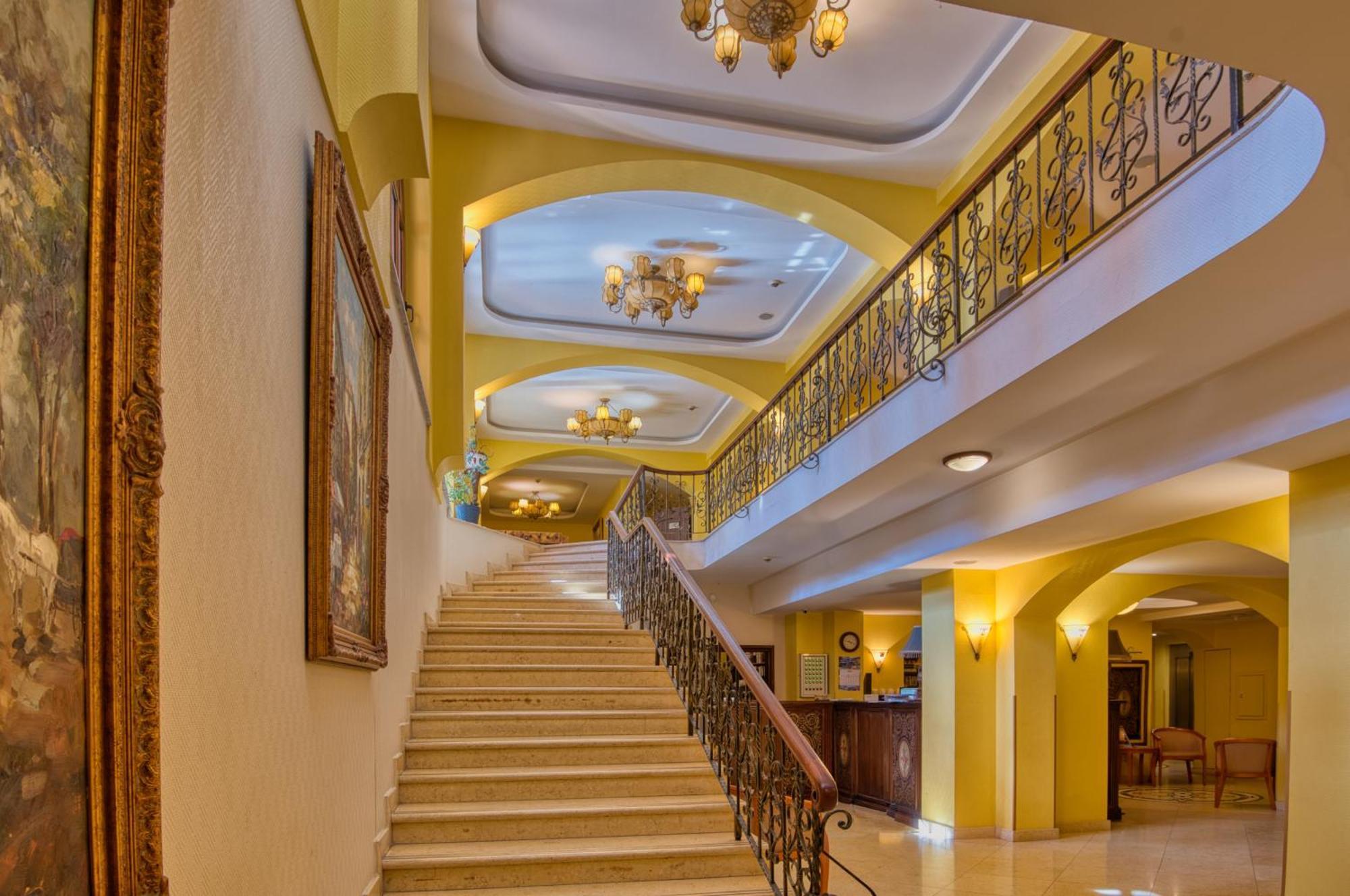 Hotel Bellevue אסטרגום מראה חיצוני תמונה