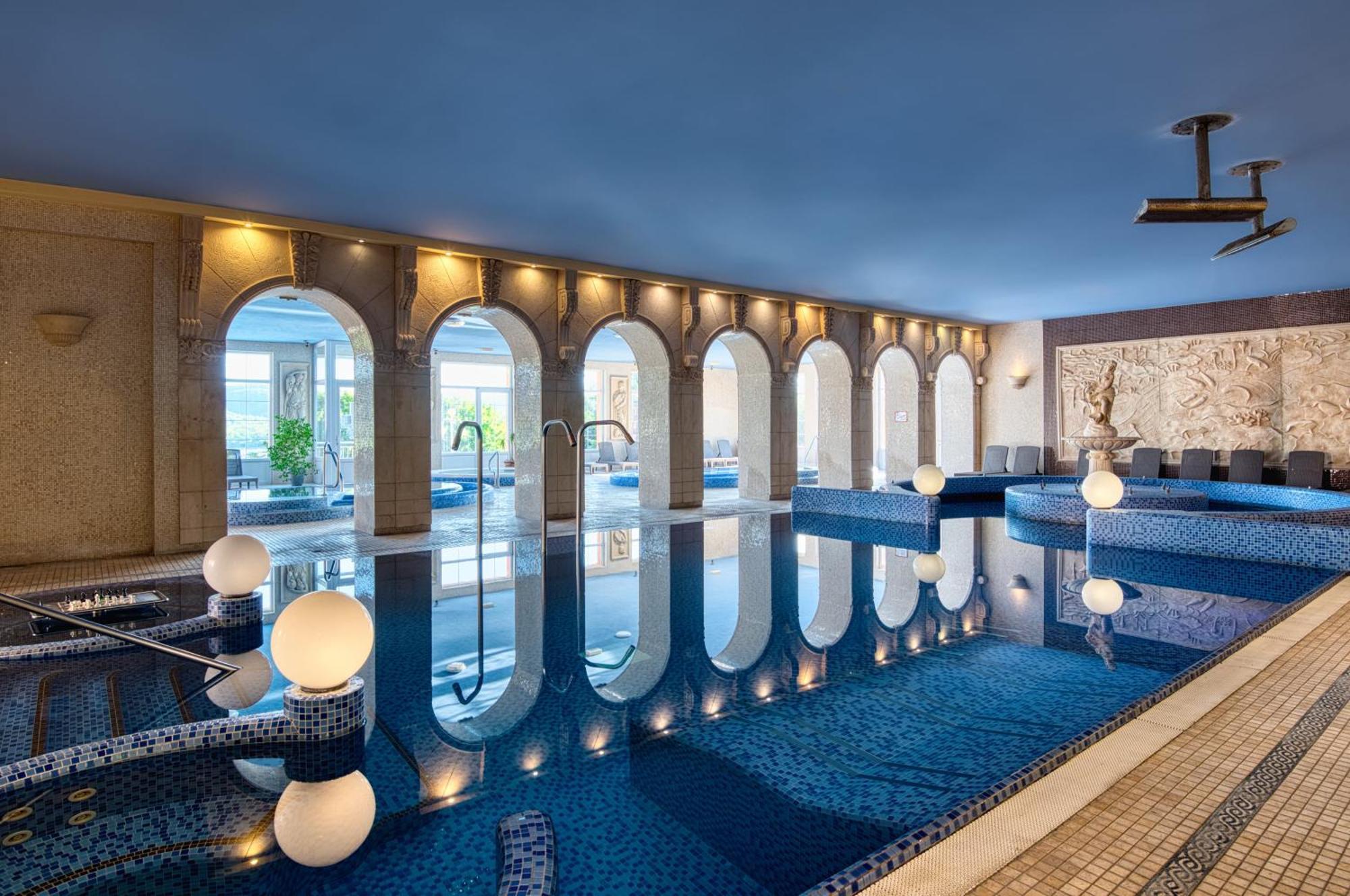 Hotel Bellevue אסטרגום מראה חיצוני תמונה