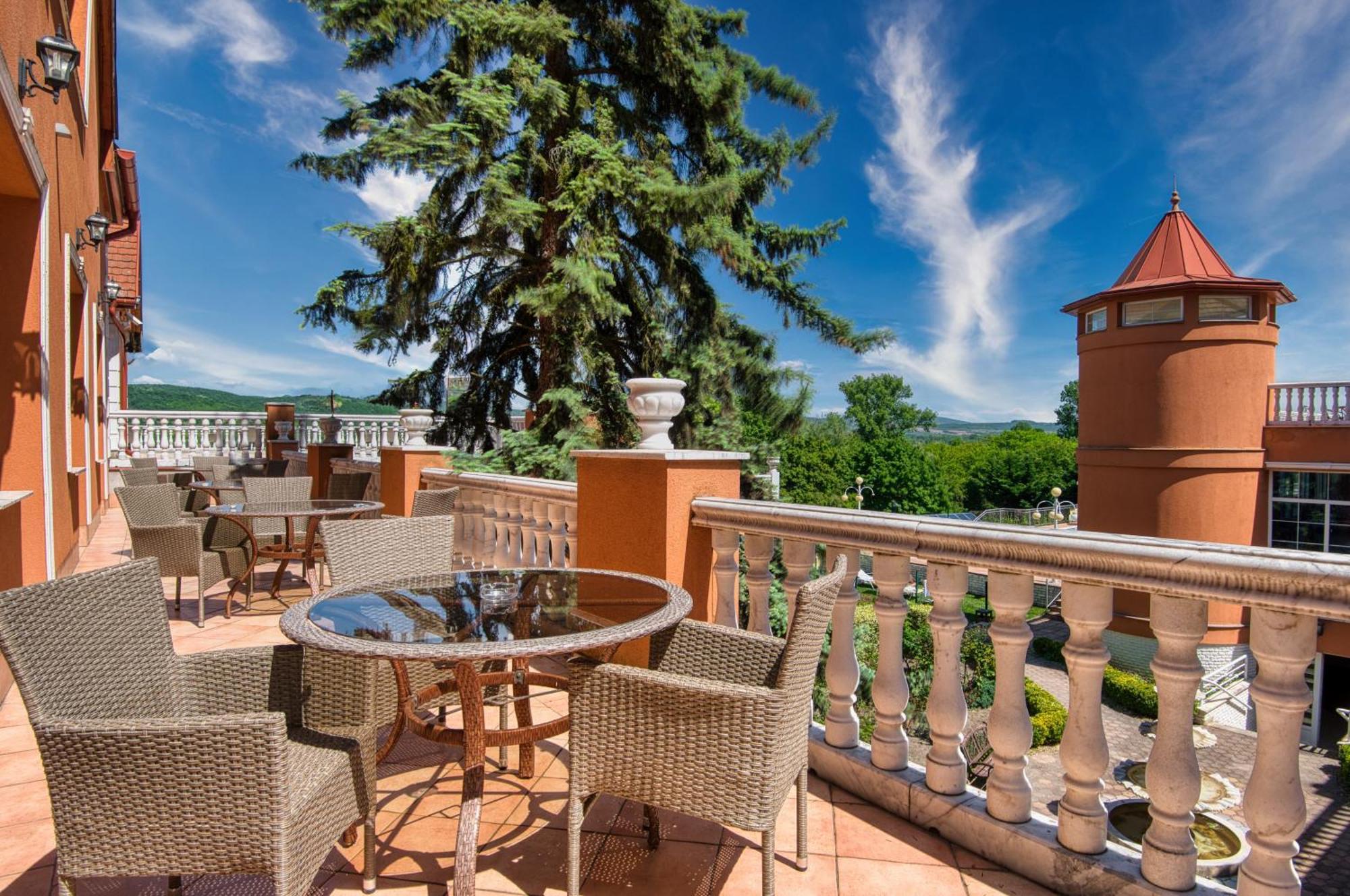 Hotel Bellevue אסטרגום מראה חיצוני תמונה