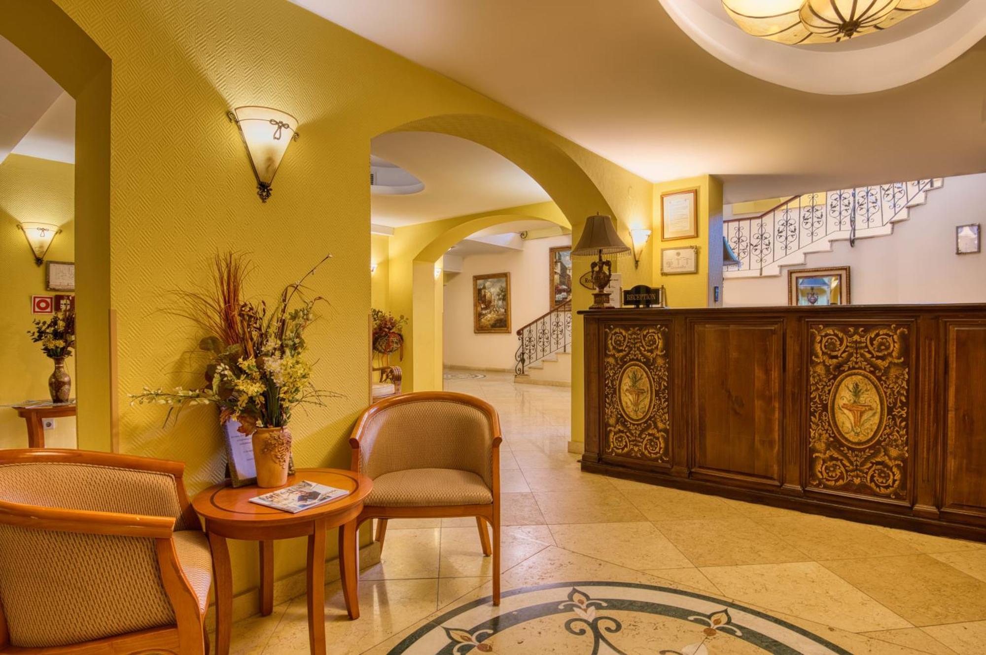 Hotel Bellevue אסטרגום מראה חיצוני תמונה