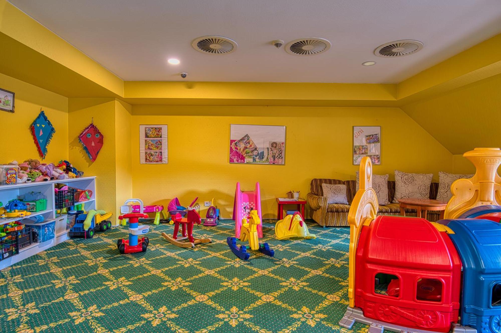 Hotel Bellevue אסטרגום מראה חיצוני תמונה