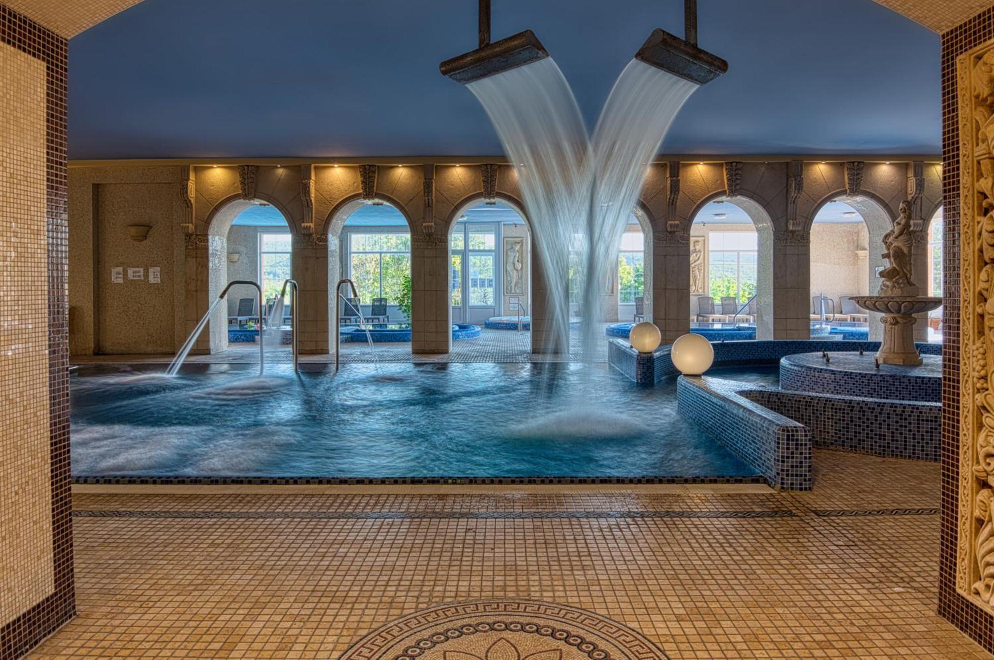 Hotel Bellevue אסטרגום מראה חיצוני תמונה