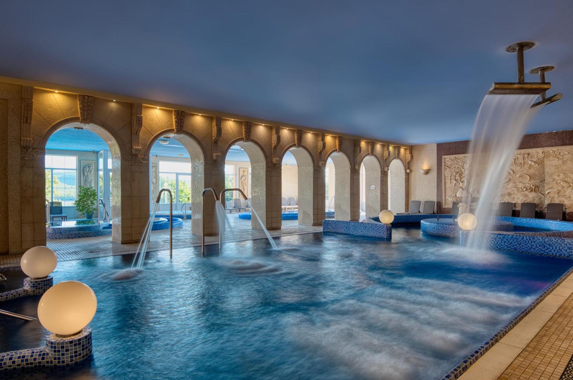 Hotel Bellevue אסטרגום מראה חיצוני תמונה