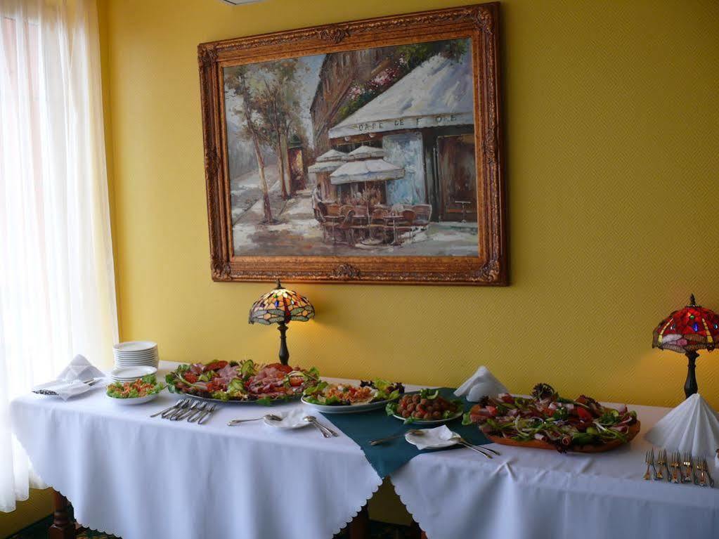 Hotel Bellevue אסטרגום מראה חיצוני תמונה