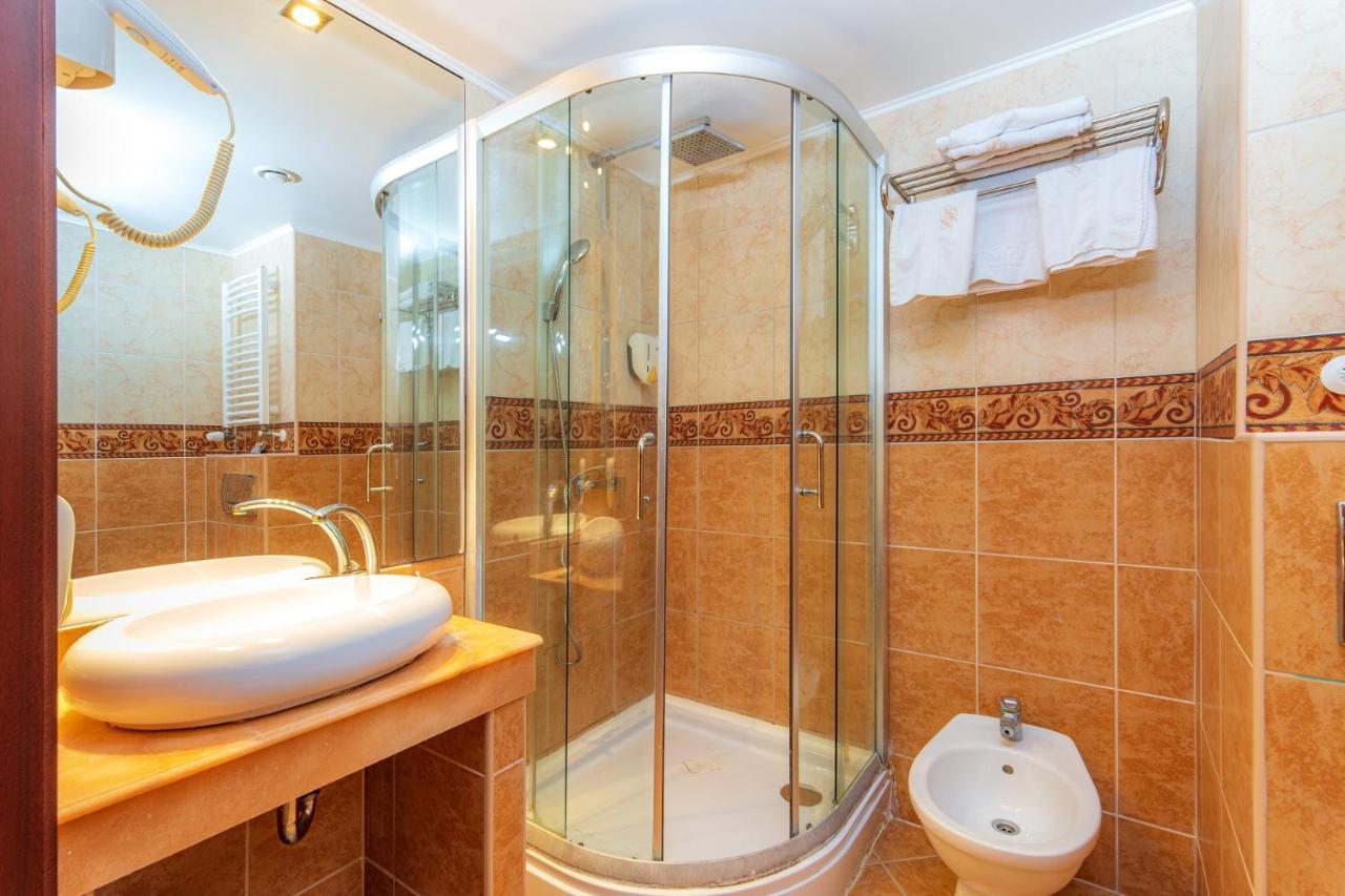 Hotel Bellevue אסטרגום מראה חיצוני תמונה